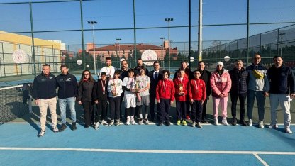 Manisa’da genç sporcular tenis il birinciliği için ter döktü