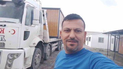 Manisa’da otomobil elektrik direğine çarptı: 1 ölü, 2 yaralı