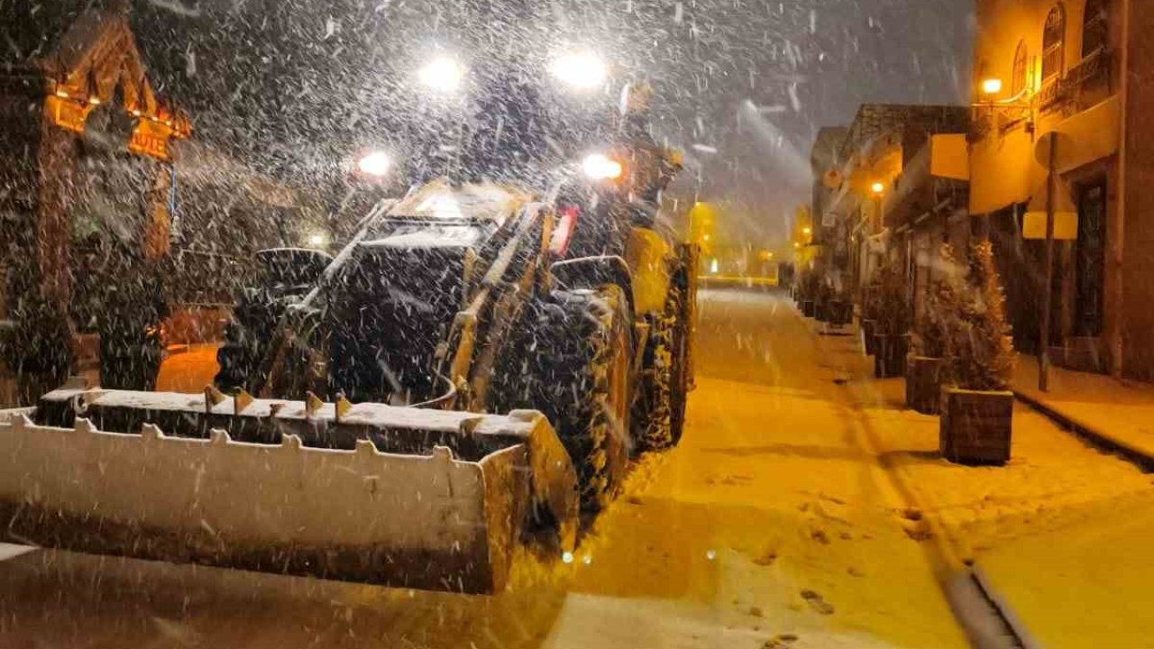 Mardin Büyükşehir Belediyesinden karla mücadele çalışmaları