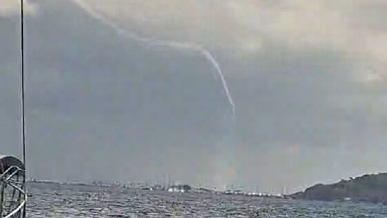 Marmaris Körfezi’nde hortum paniği