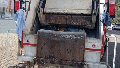 Marmaris’te Belediyesi çöp kamyonunun çarptığı kadın ağır yaralandı