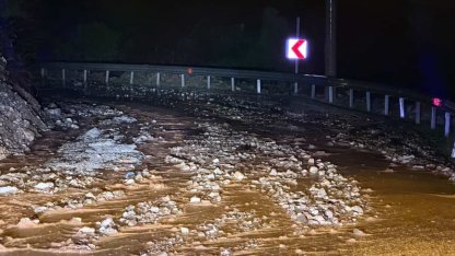 Marmaris’te sağanak yağış etkili oldu, yollar dereye döndü