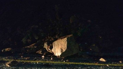 Marmaris’te toprak kayması nedeniyle yol trafiğe kapatıldı