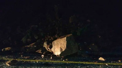 Marmaris’te toprak kayması nedeniyle yol trafiğe kapatıldı