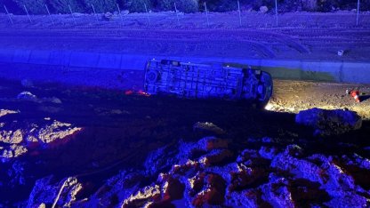 Mersin’de işçi servisi uçuruma yuvarlandı: 13 yaralı