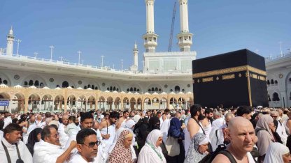 Miraç Kandilinde Kâbe’de mahşerî kalabalık