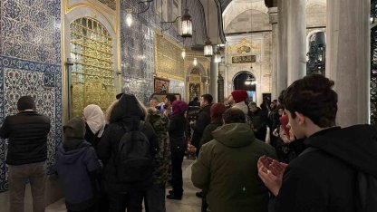 Miraç Kandili’nde vatandaşlar Eyüpsultan Camii’ne akın etti