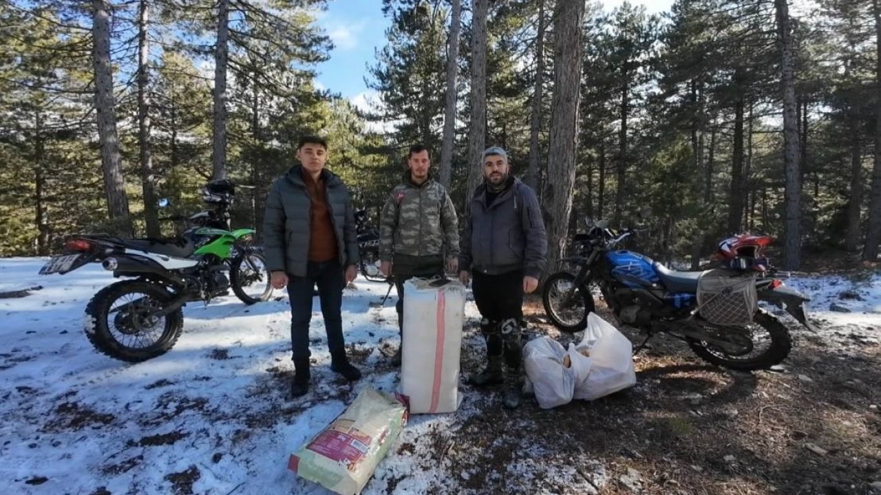 Motosiklet tutkunları Amanoslar’da yaban ve sokak hayvanlarını unutmadı