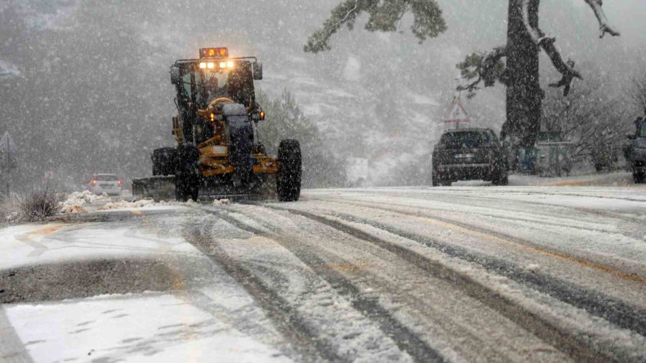 Muğla’nın yüksek kesimlerinde kar yağışı etkili olmaya başladı