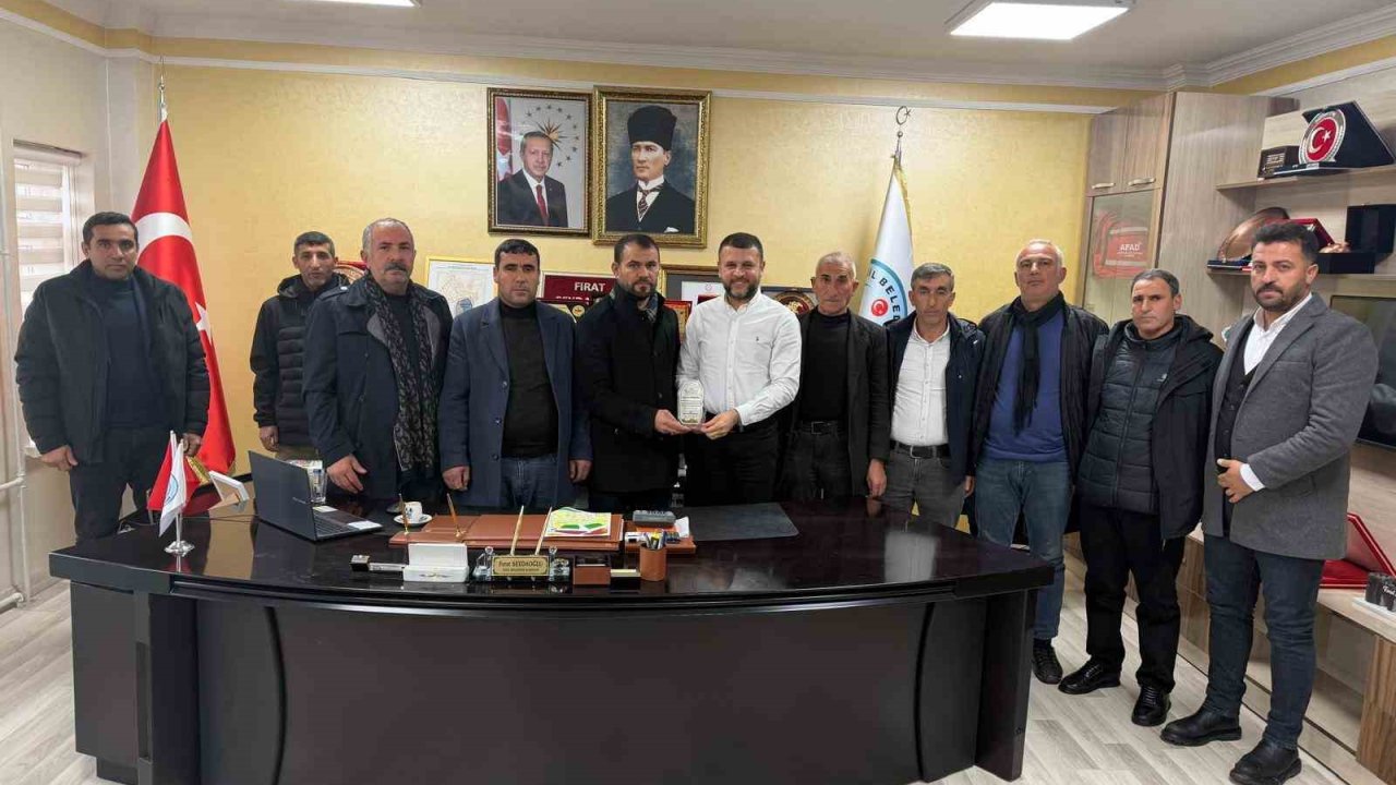 Muhtarlardan Başkan Seydaoğlu’na teşekkür plaketi