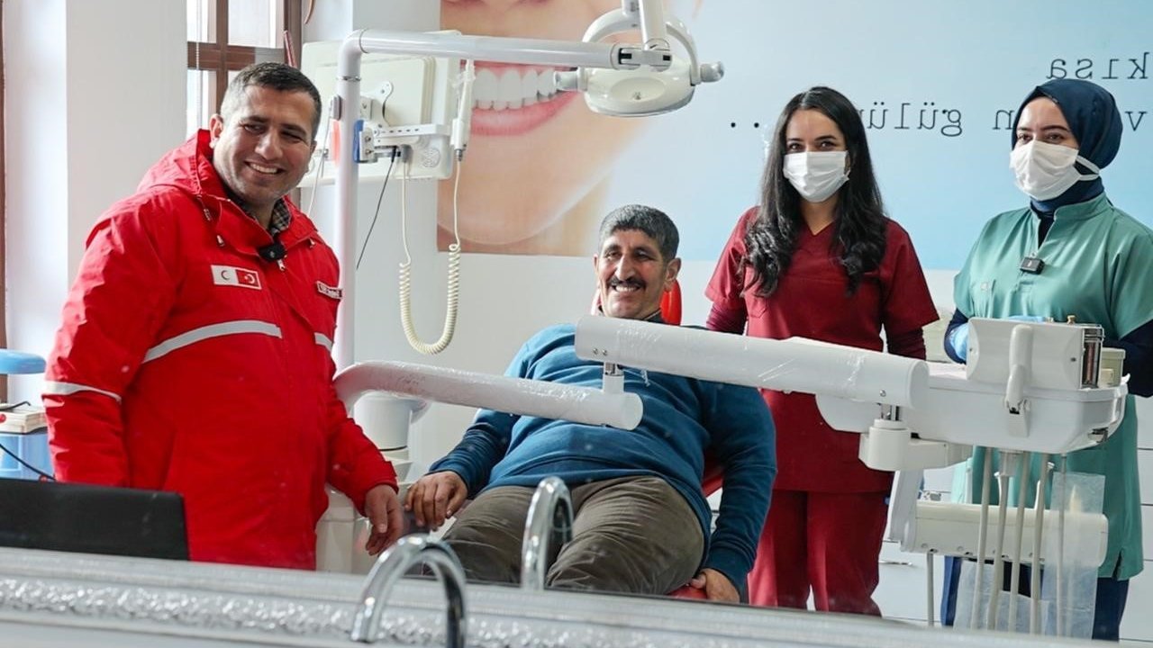 Muradiye’de gönüllü dokunuş: Yıllardır ertelenen tedavi gerçek oldu