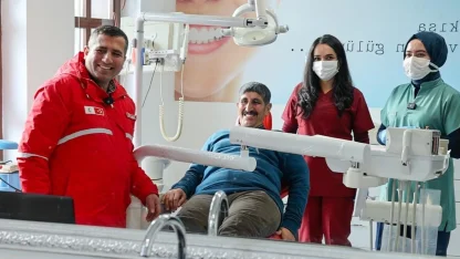 Muradiye’de gönüllü dokunuş: Yıllardır ertelenen tedavi gerçek oldu