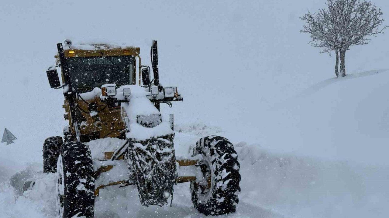 Muş’ta 176 köy yolu ulaşıma kapandı, ekipler hastalar için seferber oldu