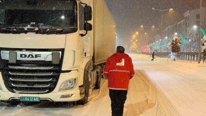 Muş’ta kar ve tipi: Yolda mahsur kalan vatandaşların imdadına Kızılay yetişti