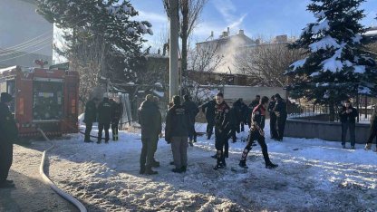 Müstakil evde yangın çıktı, mahsur kalan yaşlı adamı itfaiye kurtardı