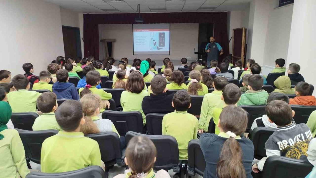 Öğrencilere sağlıklı çocuk sağlıklı gelecek etkinliği