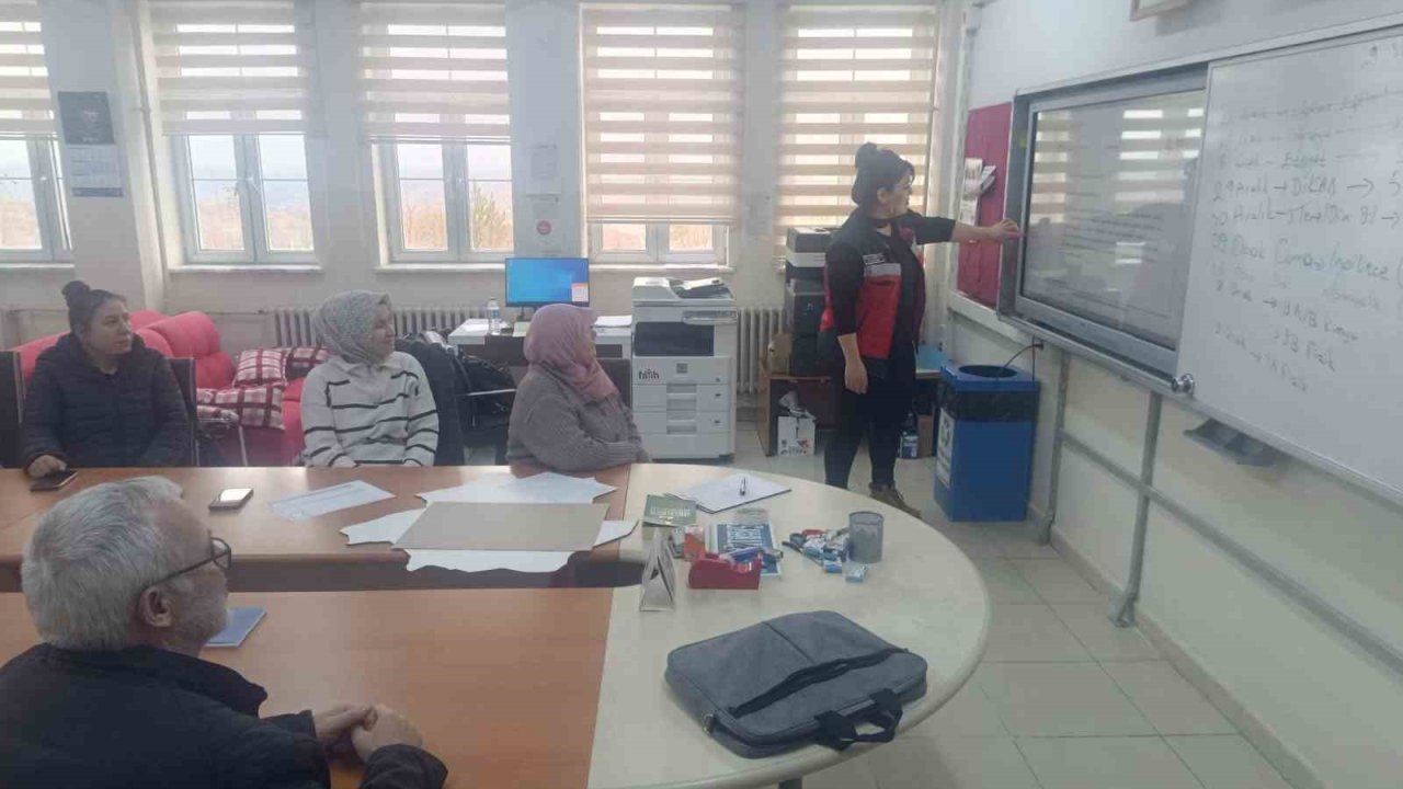 Okul kantinleri çalışanlarına özel hijyen eğitimi verildi