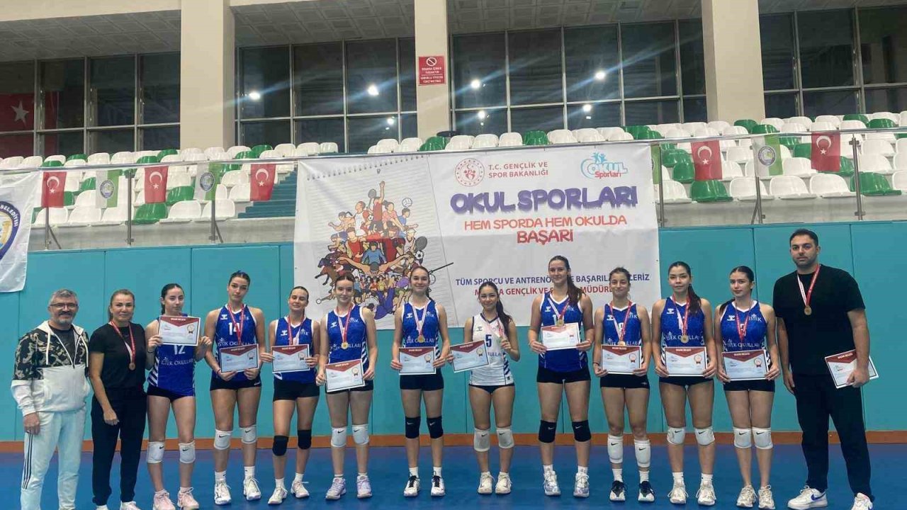 Okul Sporları Voleybol Gençler (A) Grup Müsabakaları Manisa’da tamamlandı
