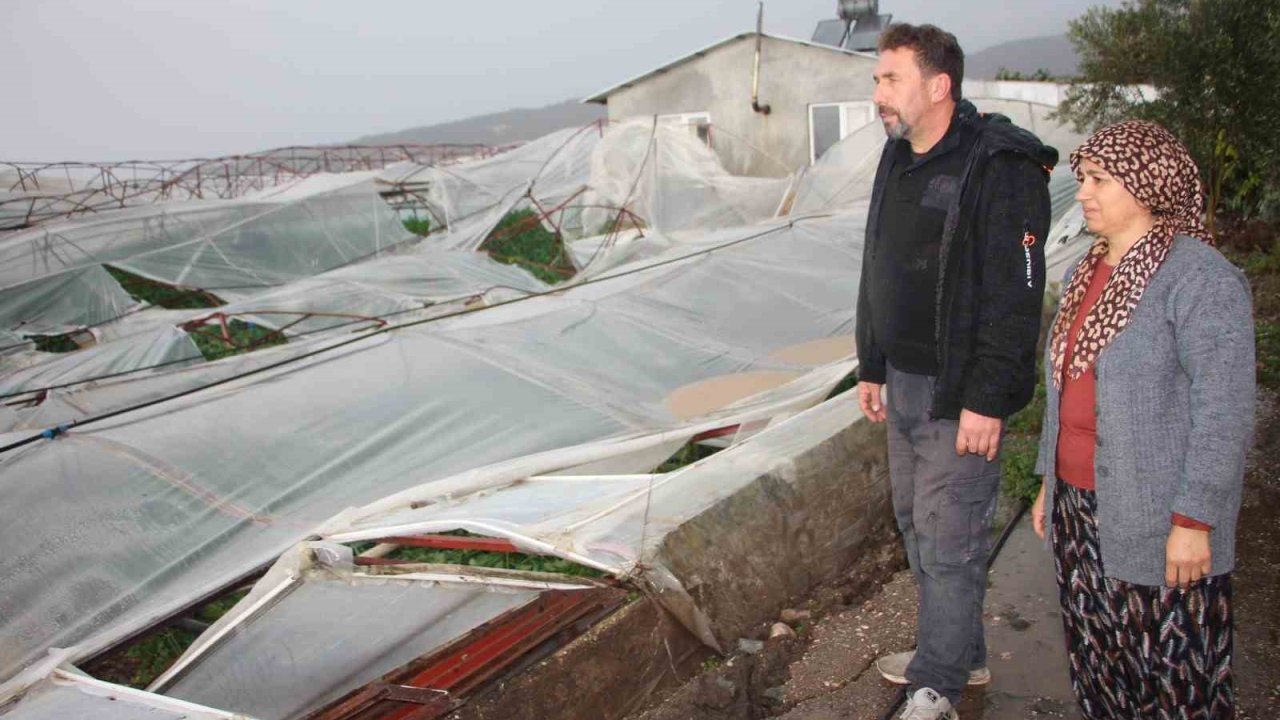 Örtü altı tarımın merkezi Kumluca’da hortumun verdiği hasar gündüz ortaya çıktı