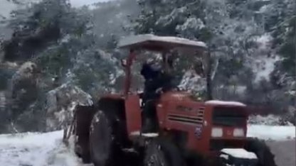 Osmaniye’de kapanan köy yollarını muhtar kendi imkanlarıyla açıyor