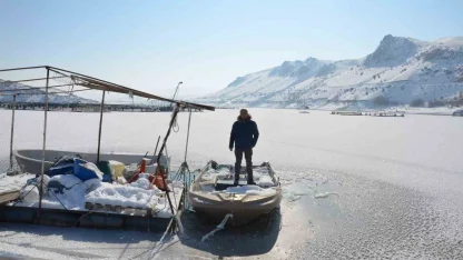 Otlukbeli buz tuttu: Sıcaklık eksi 22,1 dereceye düştü
