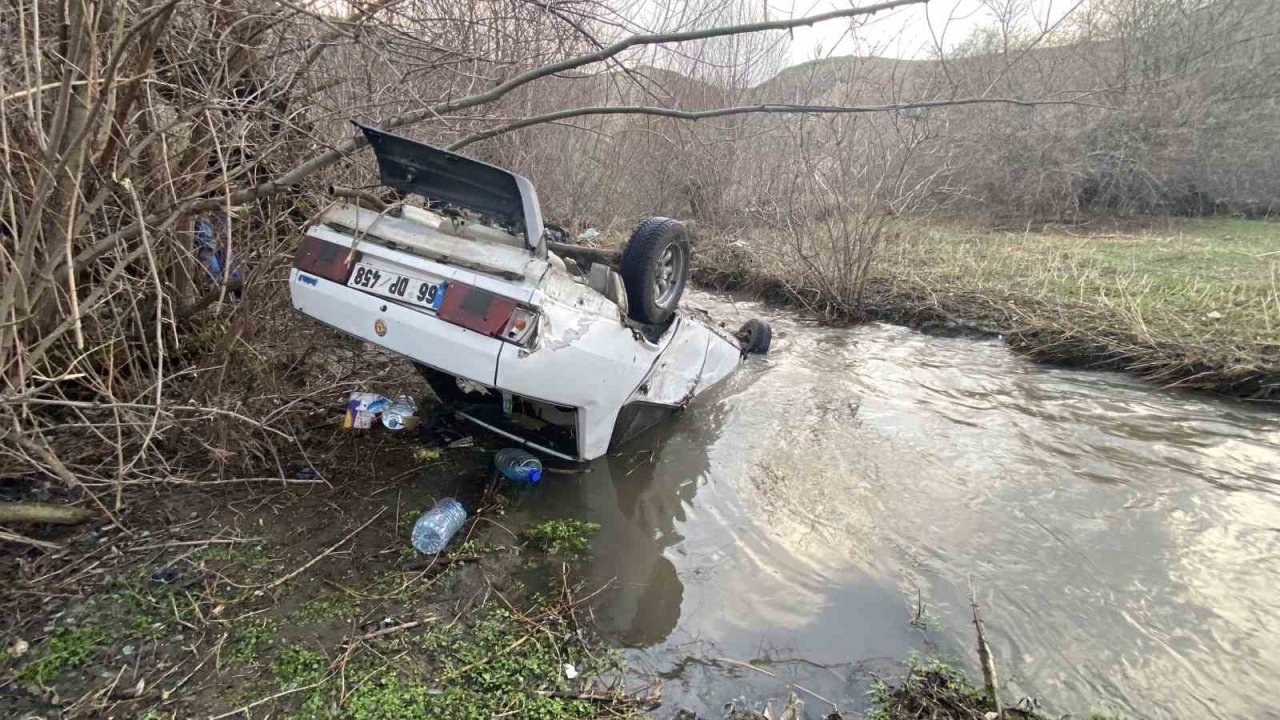 Otomobil dere yatağına uçtu, sürücü yaralandı