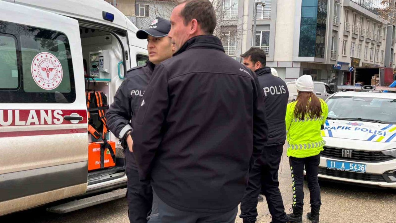 Otomobile çarpmamak için ani fren yapan motosikletli yaralandı