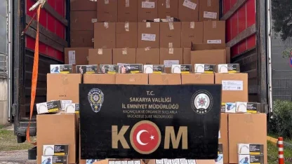 Otoyolda durdurulan tırda 6 milyon kaçak makaron ele geçirildi