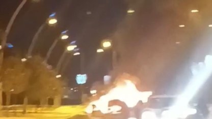 Park halindeki otomobil alev topuna döndü