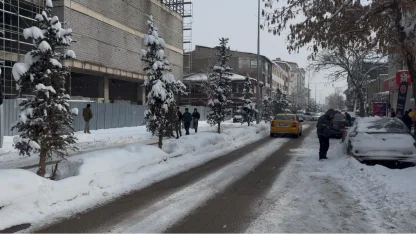 Patnos’ta kar yağışı yeniden etkisini gösterdi