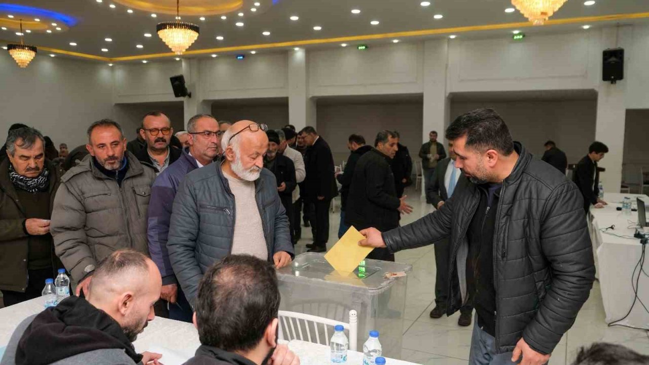 Pınarbaşı Esnaf Odası’nda üyeler Bedir’i seçti