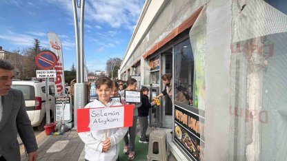 Pınarhisarlı öğrenciler ilçe genelinde selamlaşma kültürünü yaydı
