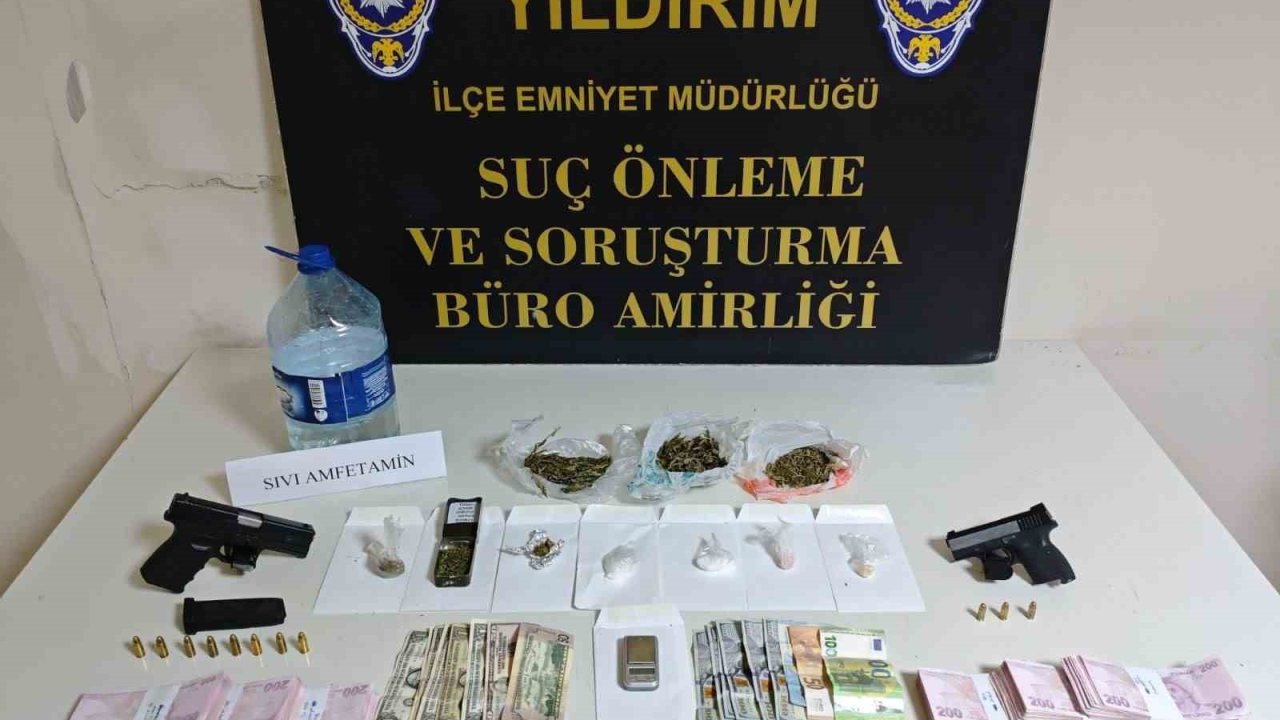 Polis pizzacı kılığına girdi, "Baron abla" lakaplı torbacı kadını yakaladı