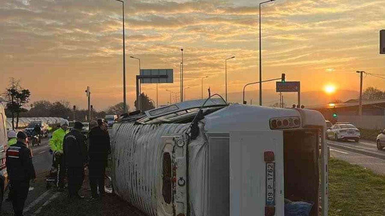 Portakal işçilerini taşıyan minibüs devrildi: 16 yaralı