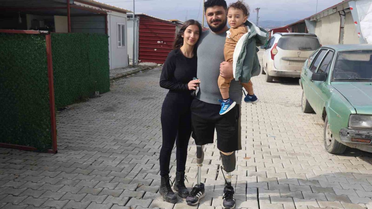 Protez bacaklarıyla yeniden yaşama tutunan depremzede Emre, yuva kurup evlat sahibi oldu