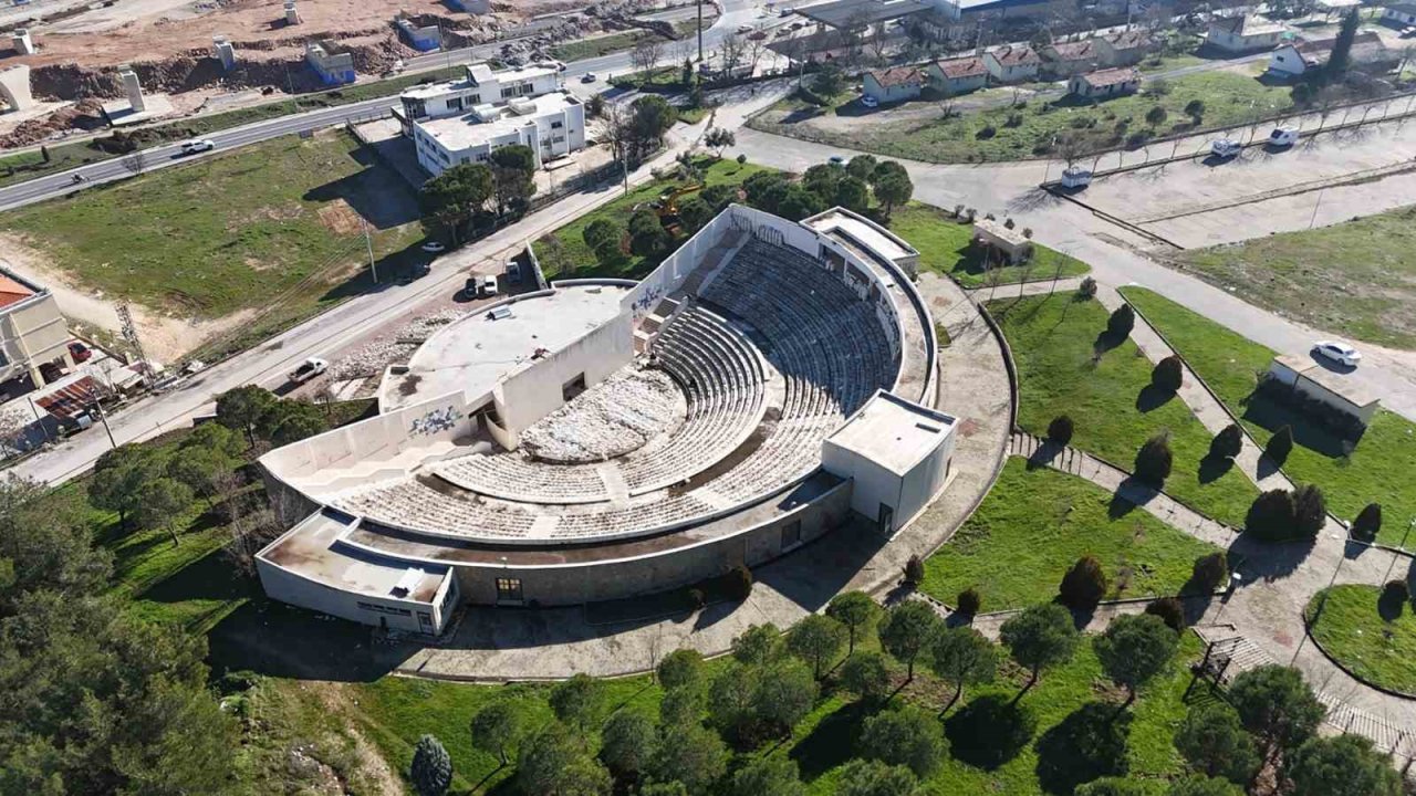 Şadan Gökovalı Açık Hava Tiyatrosu çağdaş bir yapıya kavuşuyor