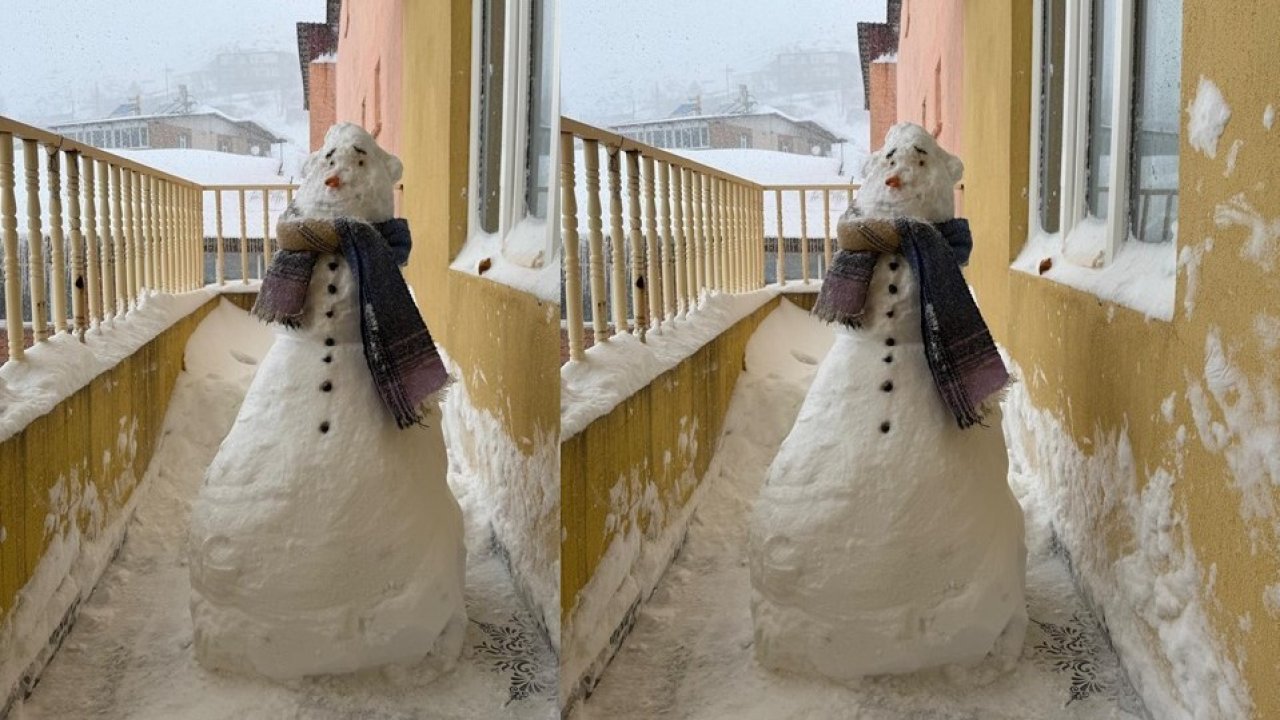 Sağlıkçılardan balkonda kardan adam