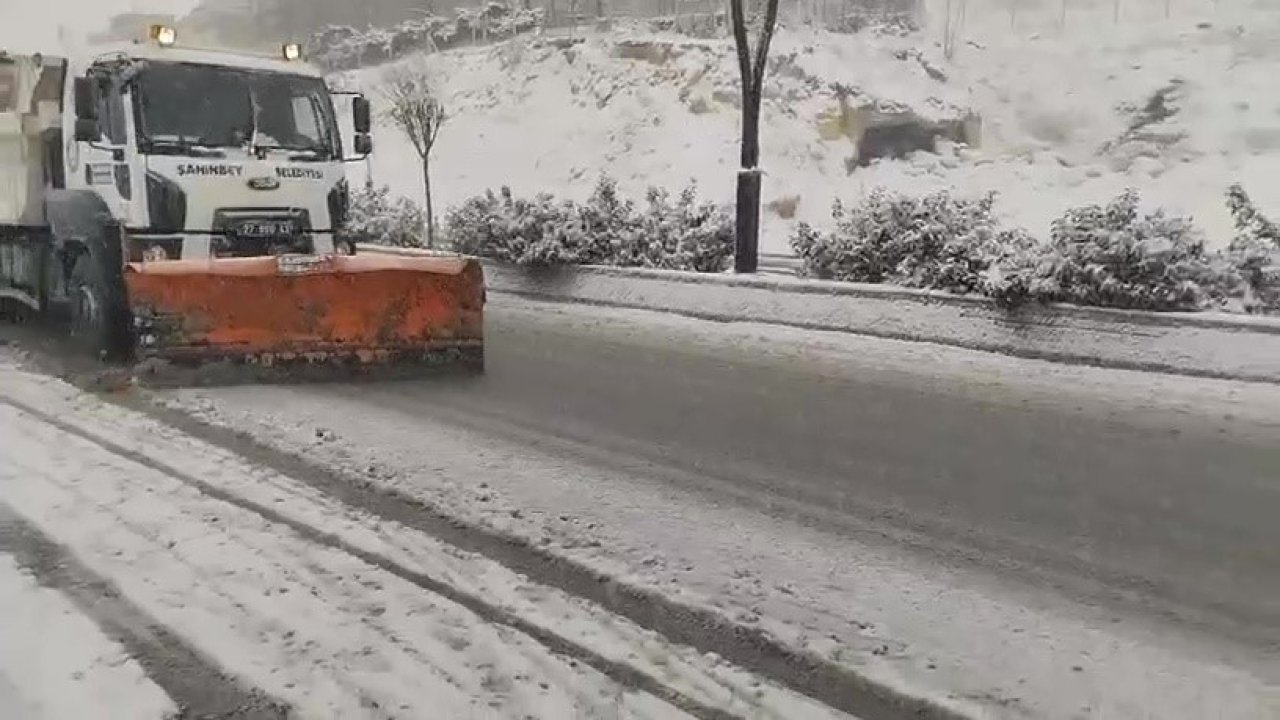 Şahinbey Belediyesi’nden kar yağışına anında müdahale