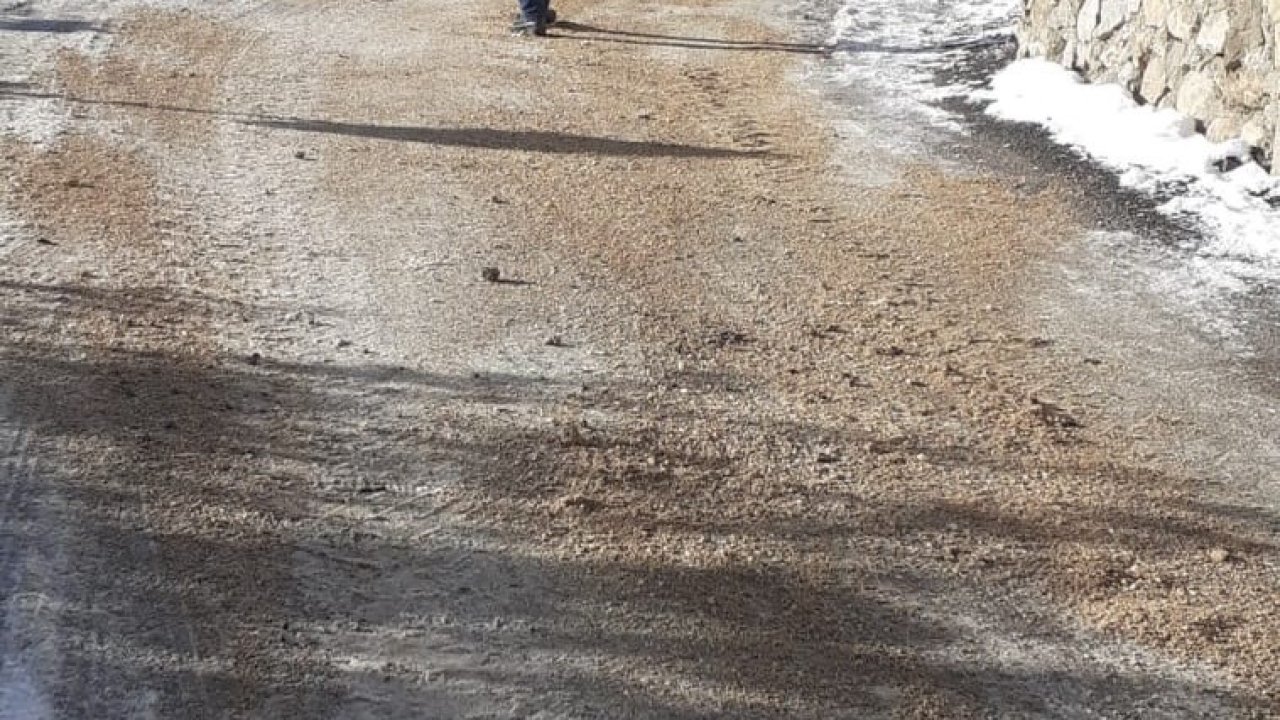 Saimbeyli’de karla mücadele aralıksız sürüyor