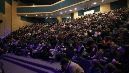 Sakarya’da "Güne Bakan Cam Kırıkları" oyunu sahnelendi