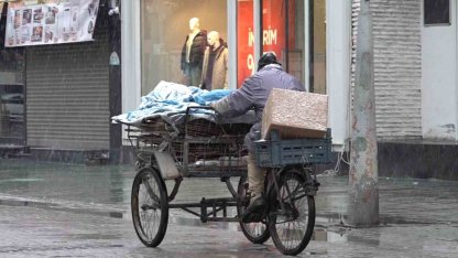 Sakarya’da lapa lapa kar yağışı etkili oldu