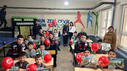 Salihli’de minik öğrenciler jandarmayı yakından tanıdı