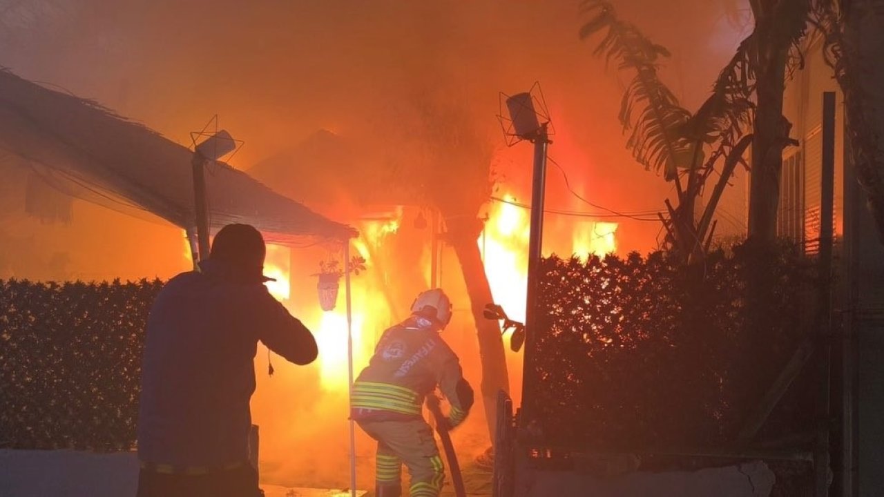 Samandağ’da konteyner yangını