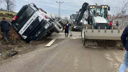 Samsun’da beton mikseri kanala devrildi