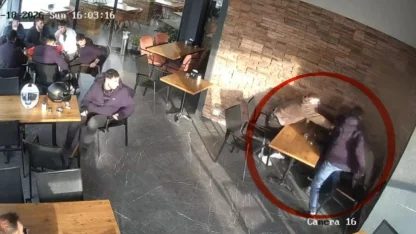 Samsun’da fırında bıçaklı saldırı kamerada: 2 yaralı