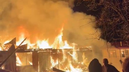 Samsun’da gece yarısı korku dolu anlar: Kırsal mahallede iki ev alevlere teslim oldu