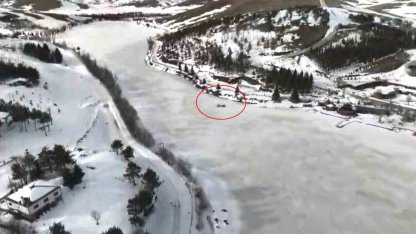 Samsunlu doğa fotoğrafçısı doktor donmuş gölün üzerinde kamp yaptı