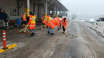 Şanlıurfa’da kar temizliği sürüyor