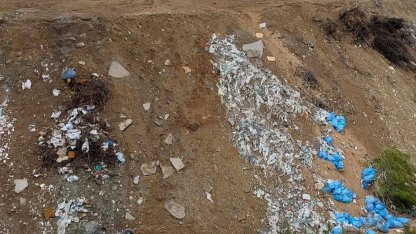 Şarampole yuvarlanan kamyonetteki 2 kişi yaralandı