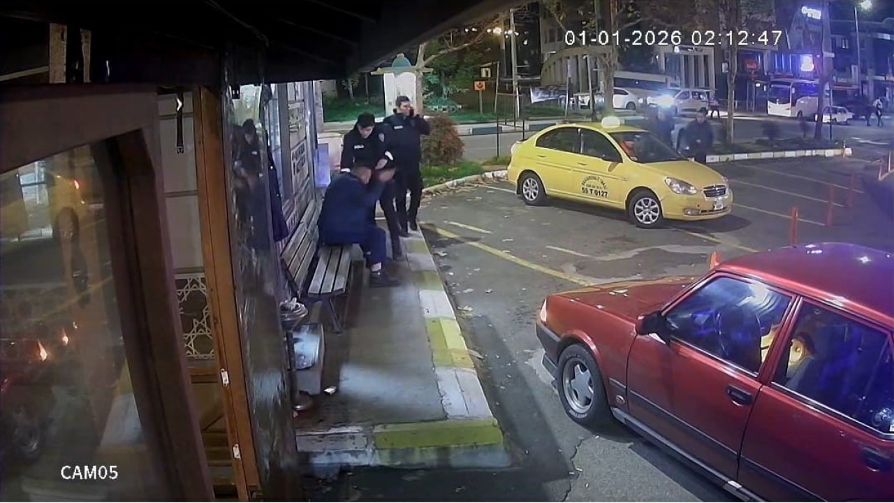 Sarhoş vatandaş kendine zarar verdi, polis uzun süre ikna etmeye çalıştı : O anlar güvenlik kamerasına yansıdı